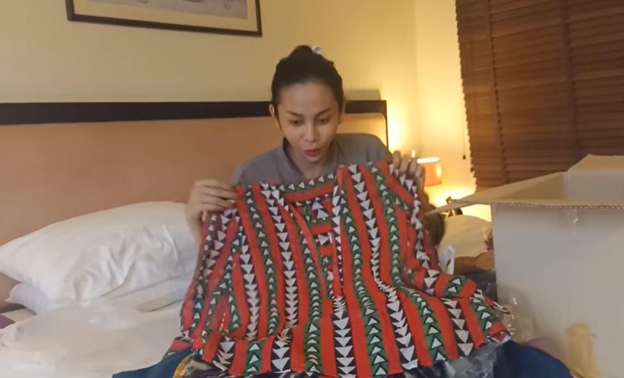 Chẳng phải hàng hiệu đắt đỏ, thánh lô tô Lương Trung Kiên vẫn chiếm sóng với clip đập hộp rẻ như cho-8