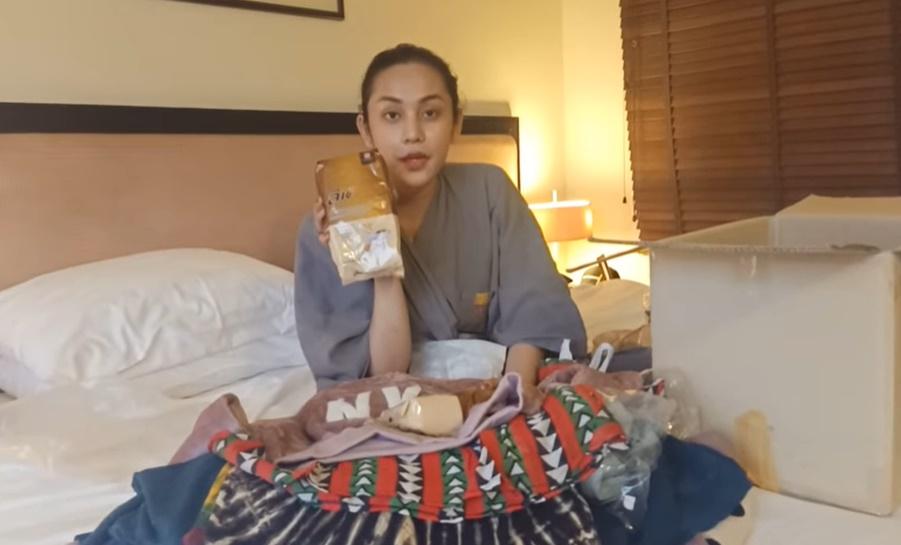 Chẳng phải hàng hiệu đắt đỏ, thánh lô tô Lương Trung Kiên vẫn chiếm sóng với clip đập hộp rẻ như cho-9