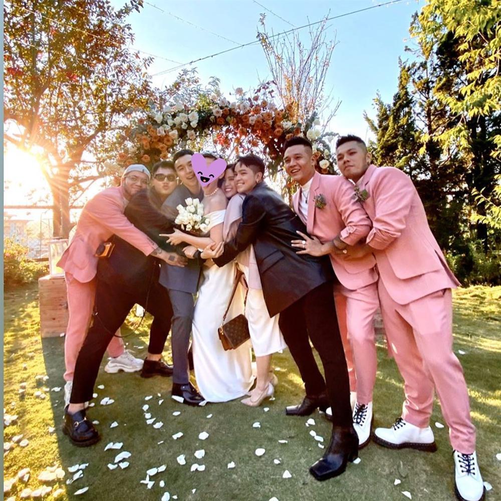 Khách mời quậy banh nóc trong hậu trường đám cưới Tóc Tiên - Hoàng Touliver-11