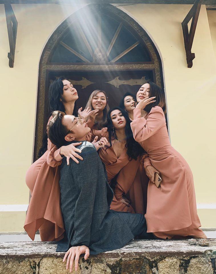 Khách mời quậy banh nóc trong hậu trường đám cưới Tóc Tiên - Hoàng Touliver-3