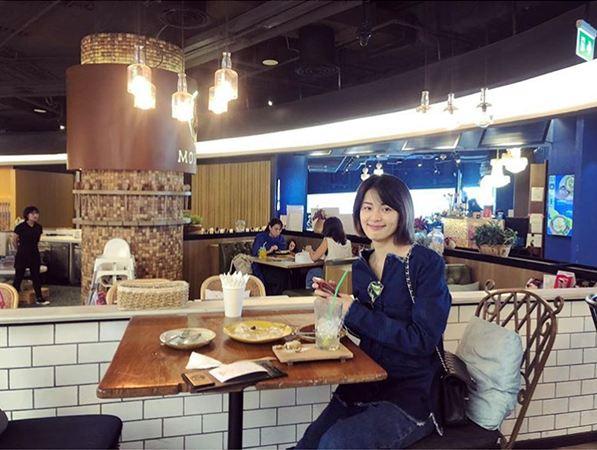 Mỹ nữ vạn người mê Hạ Vi bất ngờ xuất hiện diện mạo xuề xòa, thân hình gầy guộc, tay nổi gân xanh-4