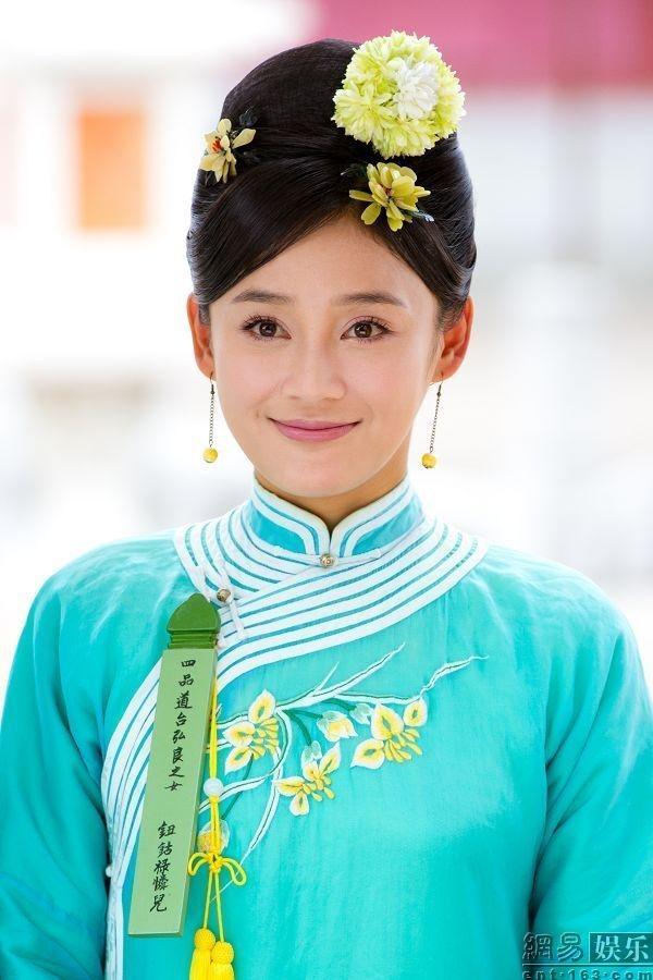 Vai chính đầu tiên Viên San San đảm nhận là Liên Nhi trong "Cung tỏa châu liêm". Với sự thông minh, cô từ một cung nữ trở thành Hy Quý Phi.