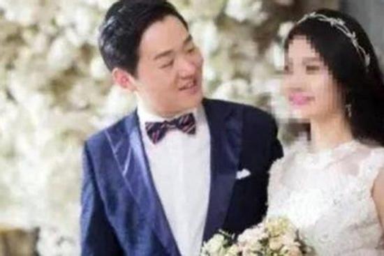 Hoãn lịch cưới để chống dịch Covid-19, thiệp chưa kịp gửi bác sĩ Vũ Hán đã qua đời trong sự tiếc thương của mọi người