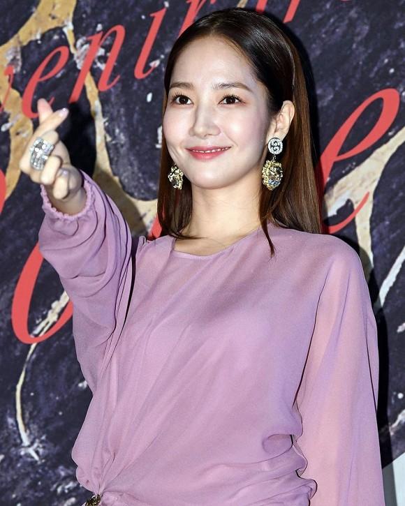 Đặng Thu Thảo tái xuất xinh tươi trong khi vợ Duy Mạnh để mặt mộc như bà thím-3