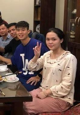 Đặng Thu Thảo tái xuất xinh tươi trong khi vợ Duy Mạnh để mặt mộc như bà thím-2