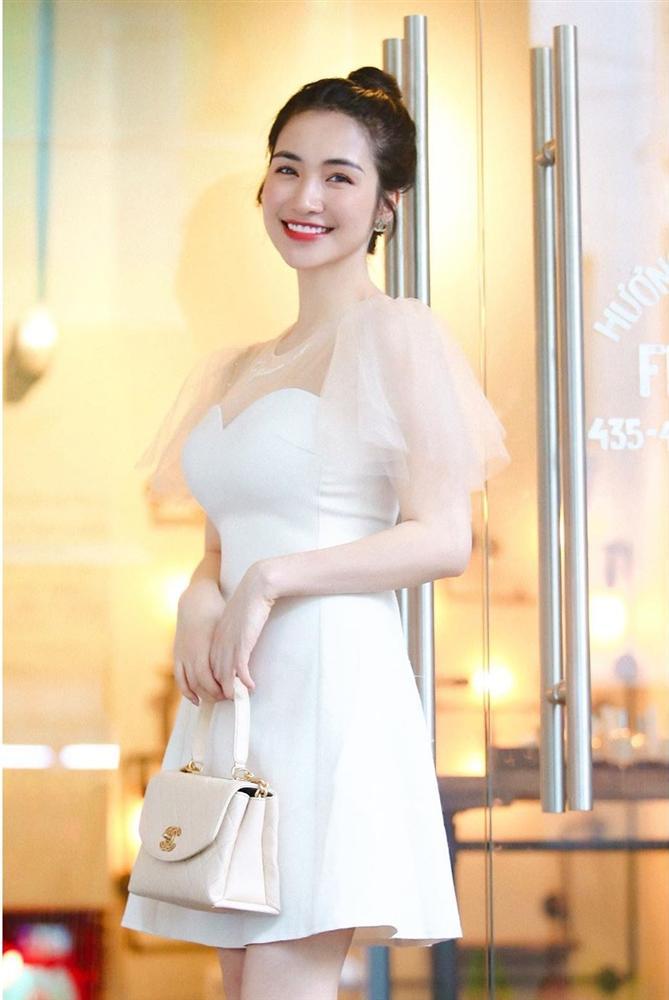 Hòa Minzy khoe dáng thon gọn sau sinh - Châu Bùi lên đồ chất lừ chẳng thua mỹ nhân quốc tế-1