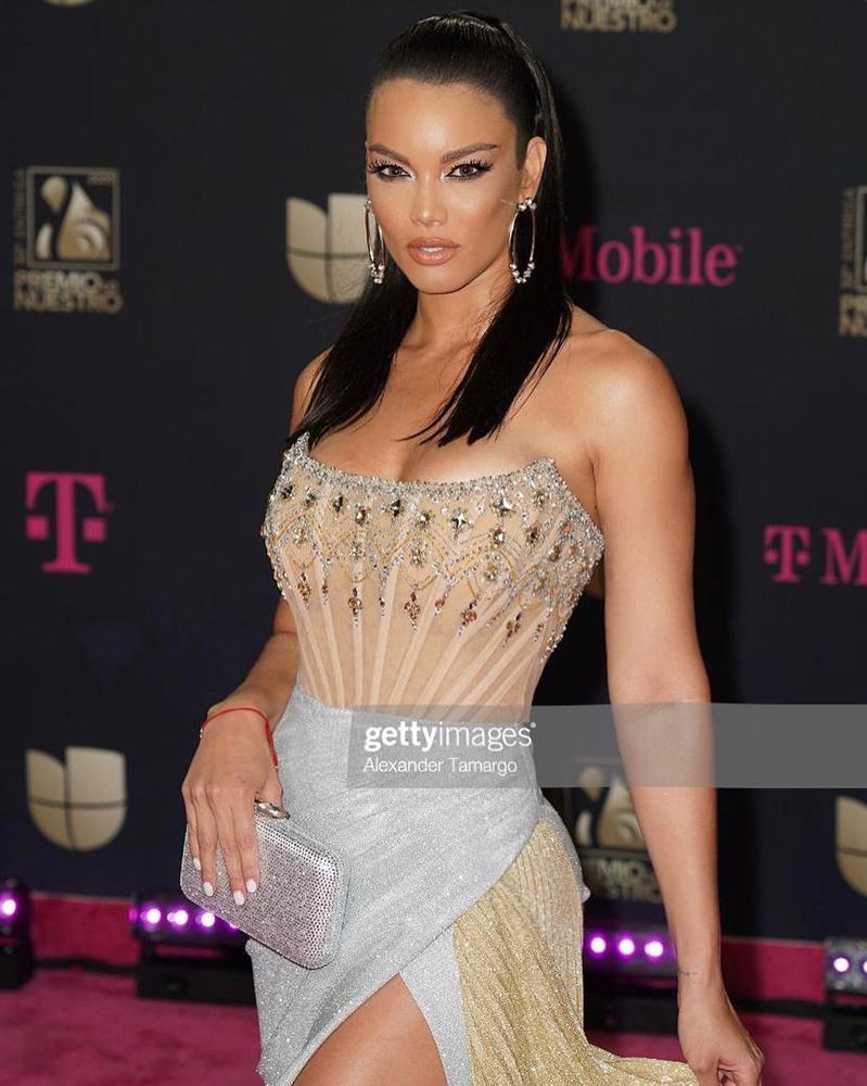 Bản tin Hoa hậu Hoàn vũ 21/2: Mặt mộc nhợt nhạt, HHen Niê trôi dạt giữa rừng hoa-3