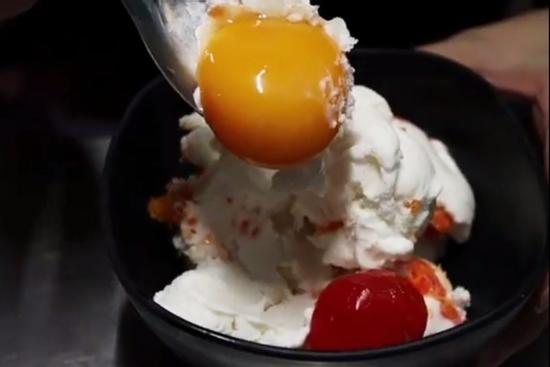 Bí quyết hơn 100 năm làm kẹo trái cây nguyên quả ở Pháp