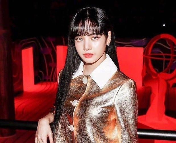 Lisa và những lần diện đồ bị chê xấu, không hợp với vóc dáng-1