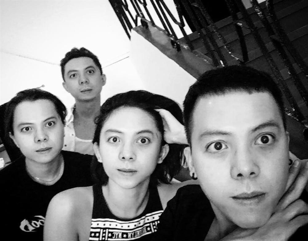 Hết hồn với Hoàng Touliver: Vừa xong đám cưới với Tóc Tiên liền cạo đầu dàn anh em chí cốt-11