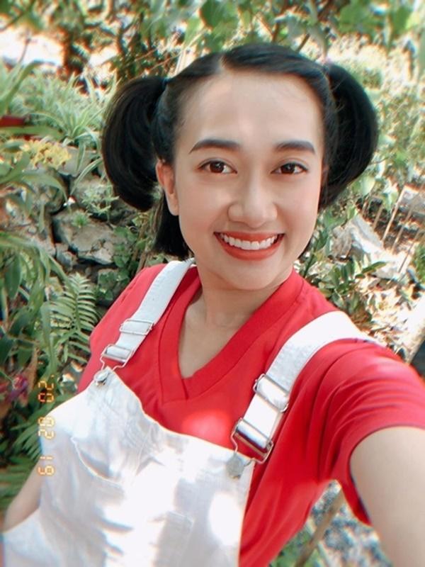 Đầu năm mới, Phương Lan (vai Đài Trang trong Gái già lắm chiêu 3) quay liền hai phim là Osin quốc dân và một web-drama chưa tiết lộ tựa đề. Đi làm lúc dịch Covid-19 chưa được khống chế, nữ diễn viên khá lo lắng, song vì đã nhận lịch quay từ trước, cô không thể xin nghỉ. Phương Lan bật mí, các diễn viên đi quay đều mang theo "hành trang" phòng dịch gồm khẩu trang, nước sát khuẩn, nước rửa tay khô; thường xuyên đeo kính và tự đo thân nhiệt; dùng mỹ phẩm có độ bám bền để tránh trôi make-up khi đeo khẩu trang...