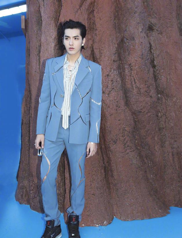 G-Dragon và dàn mỹ nam châu Á thích mặc đồ màu xanh khi dự sự kiện-7