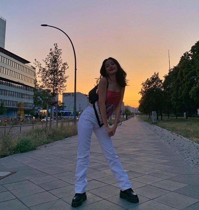 Liều như Chi Pu, chiếc khăn lụa mỏng tang vẫn tạo ra 101 kiểu áo táo bạo đốt mắt thiên hạ-1