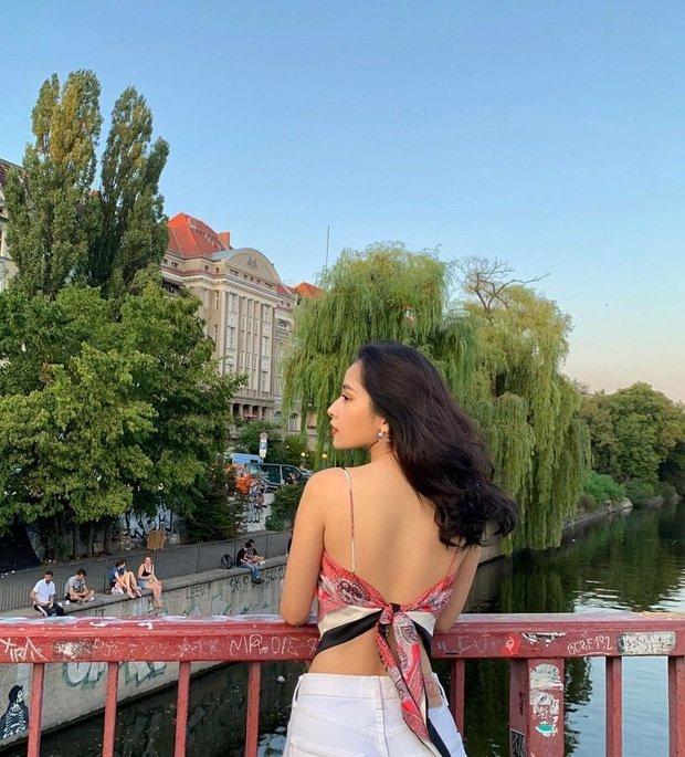 Liều như Chi Pu, chiếc khăn lụa mỏng tang vẫn tạo ra 101 kiểu áo táo bạo đốt mắt thiên hạ-2