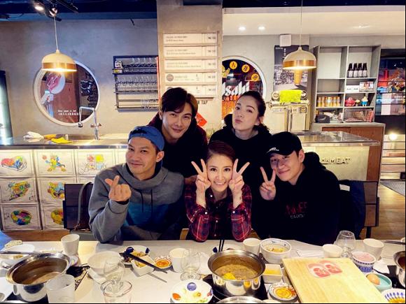 Bị chỉ trích không đeo khẩu trang hẹn hò với Hoắc Kiến Hoa, Lâm Tâm Như vẫn vui vẻ tụ tập bạn bè trong tình hình dịch bệnh diễn biến khó lường-3