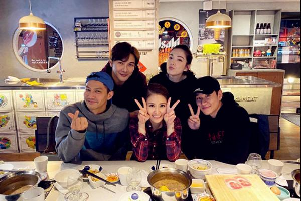 Miss quảng giao gọi tên Lâm Tâm Như: Sao nữ thân thiết với vô số mỹ nam showbiz-15