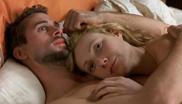 Cảnh ân ái giữa hai nhân vật chính trong "Shakespeare in Love" gây ấn tượng với khán giả lẫn giới phê bình.