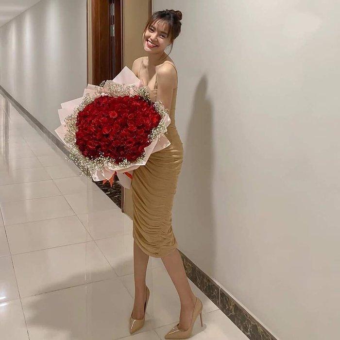 Lộ căn phòng lãng mạn, trải đầy hoa hồng của Lan Ngọc - Chi Dân mừng ngày Valentine?-2