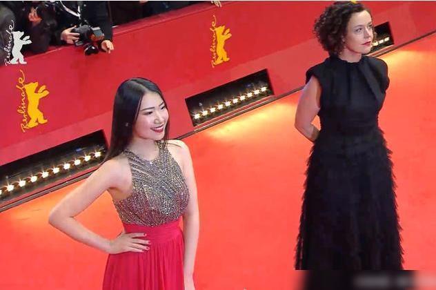 Nữ diễn viên Trung Quốc bị chỉ trích vì tạo dáng 60 phút trên thảm đỏ-2