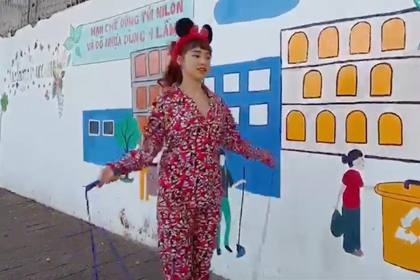 Trường Giang tặng vợ đồng hồ túi xách hàng hiệu, nhưng Nhã Phương chỉ băn khoăn chồng đã lập quỹ đen!-4