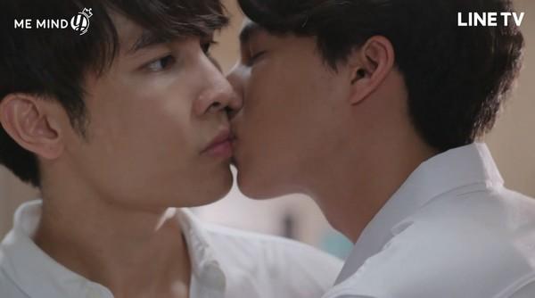 Cảnh hôn mắt cá chân của cặp đôi đam mỹ nổi tiếng Thái Lan đoạt giải thưởng lớn-2