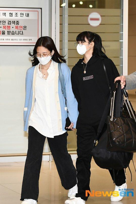 Fan Jennie gây tranh cãi vì hành động thô lỗ với Lisa-1