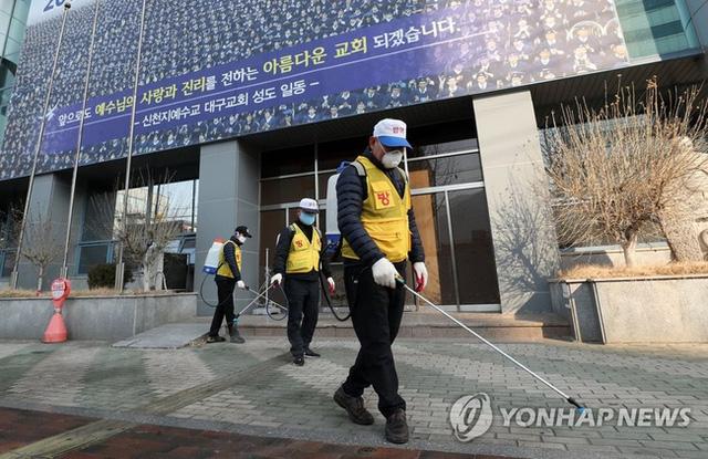 Bệnh nhân siêu lây nhiễm ở Hàn Quốc lần đầu tiên lên tiếng sau khi khiến hơn 9.000 tín đồ Shincheonji có nguy cơ nhiễm Covid-19-3