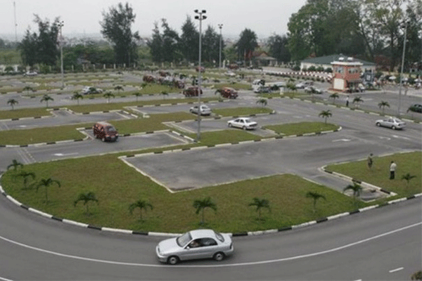 100 giờ học, 30 triệu học phí và 600 câu hỏi... đây là nhưng điều người đi thi bằng lái xe ô tô 2020 sẽ phải trải qua-1