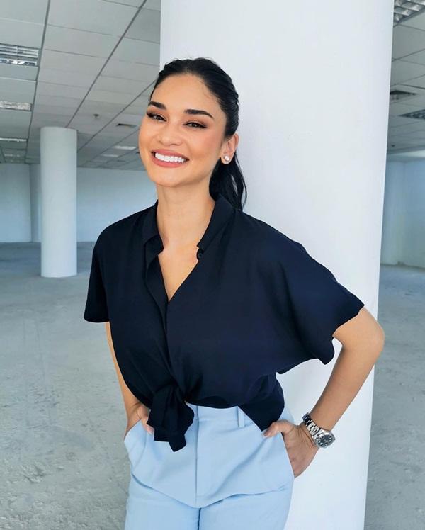 Hoa hậu Hoàn vũ 2015 - Pia Wurtzbach (Philippines) khoe nhan sắc rạng rỡ, nụ cười ngọt ngào giữa đời thường.