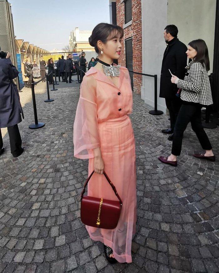 Mặc váy hàng hiệu xa xỉ, IU bị Knet chê bai còn thua mặc đồ rẻ tiền-5