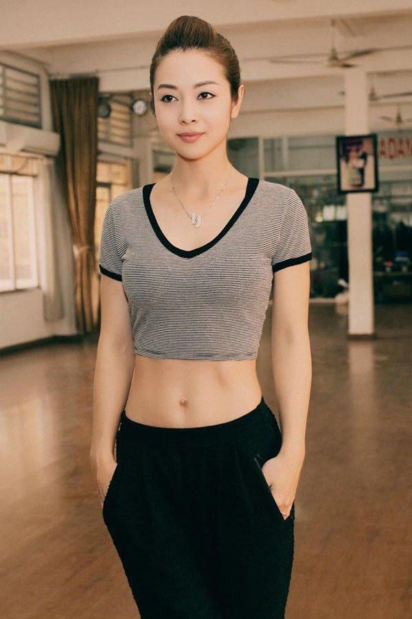 Mẹ bỉm sữa Jennifer Phạm đăng ảnh tự sướng, gây chú ý là vóc dáng phản chiếu qua gương-3