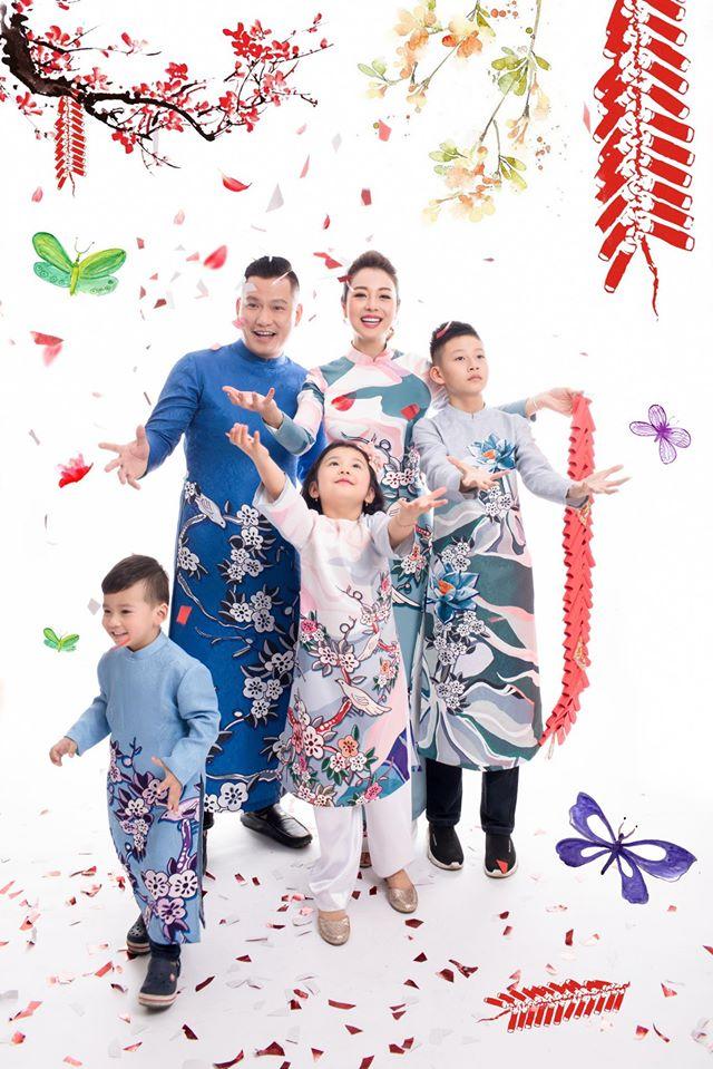 Mẹ bỉm sữa Jennifer Phạm đăng ảnh tự sướng, gây chú ý là vóc dáng phản chiếu qua gương-5