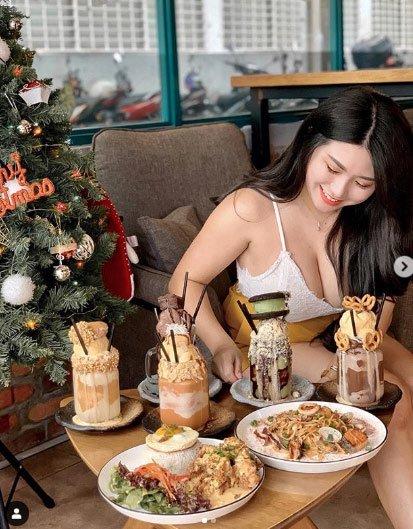 Không mặc nội y chụp ảnh review đồ ăn, vòng 1 của cô gái làm ai nhìn cũng ngộp thở-3