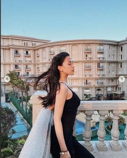 Hoa hậu Tiểu Vy nhận cái kết không thể đắng hơn khi catwalk trong gió lớn-4