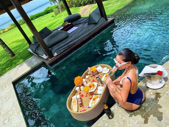 Hội gái xinh được nửa kia chiều như trứng: Du lịch nhiều hơn đi chợ, tặng cả tòa lâu đài 3,5 triệu đô cũng... thường thôi ấy mà-2