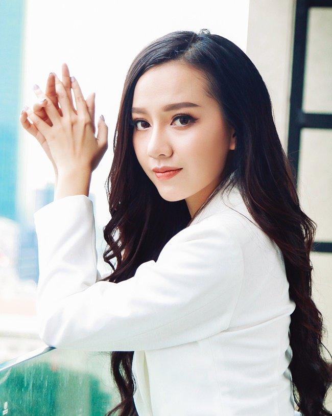 Mỹ nhân Việt cư xử ra sao khi bị khán giả nhắn tin chửi khiếm nhã thẳng mặt?-4