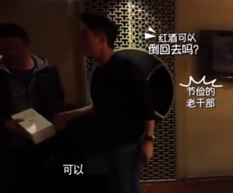 Lâm Tâm Như - Hoắc Kiến Hoa tranh thủ đi mua đồ giảm giá giữa mùa dịch đang hồi đỉnh điểm-5