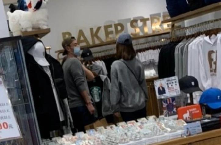 Lâm Tâm Như - Hoắc Kiến Hoa tranh thủ đi mua đồ giảm giá giữa mùa dịch đang hồi đỉnh điểm-3