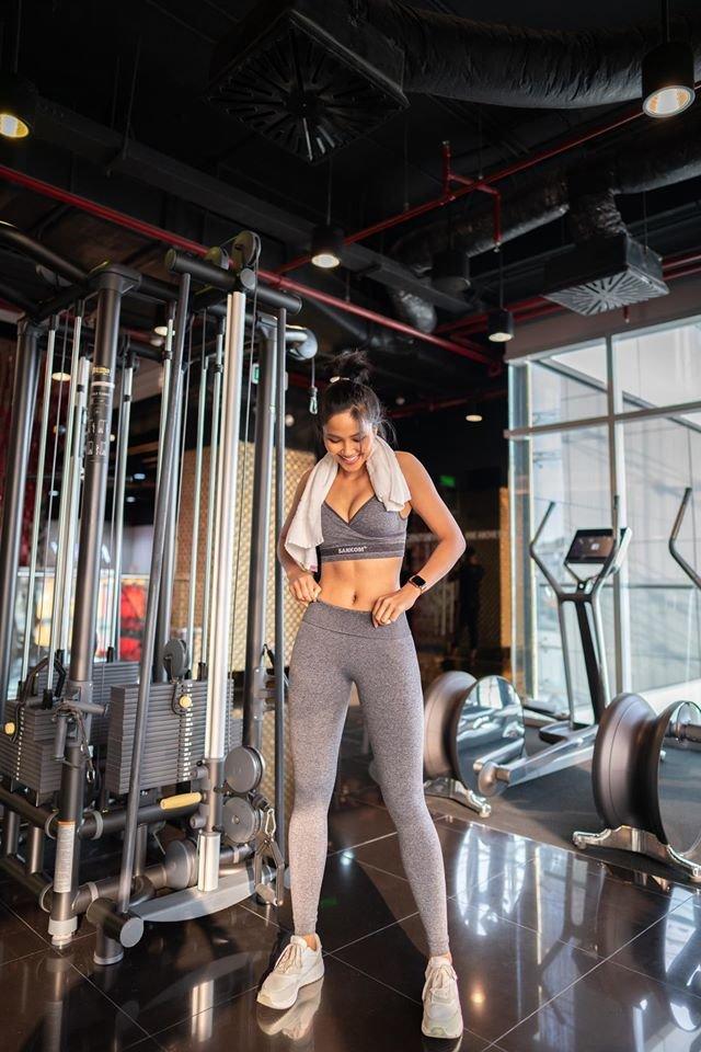 Tạm biệt bé mỡ, HHen Niê khiến fan trầm trồ với body cực phẩm cùng vòng 1 nở nang bất ngờ-5