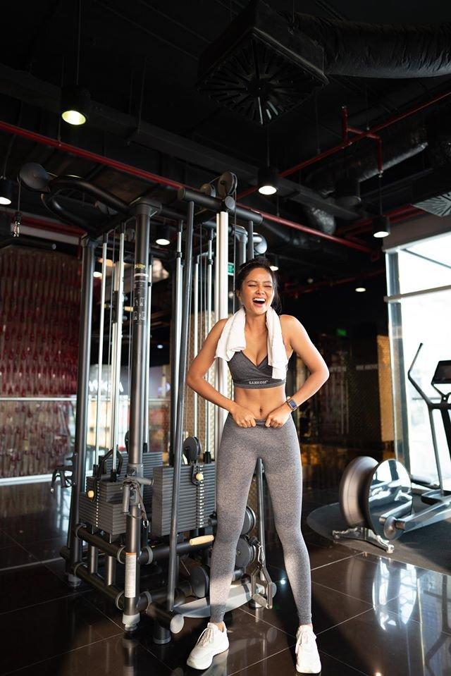 Tạm biệt bé mỡ, HHen Niê khiến fan trầm trồ với body cực phẩm cùng vòng 1 nở nang bất ngờ-6