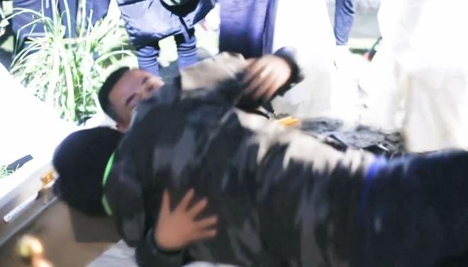 Hậu trường cảnh hôn khiến Địch Lệ Nhiệt Ba phải xấu hổ-2