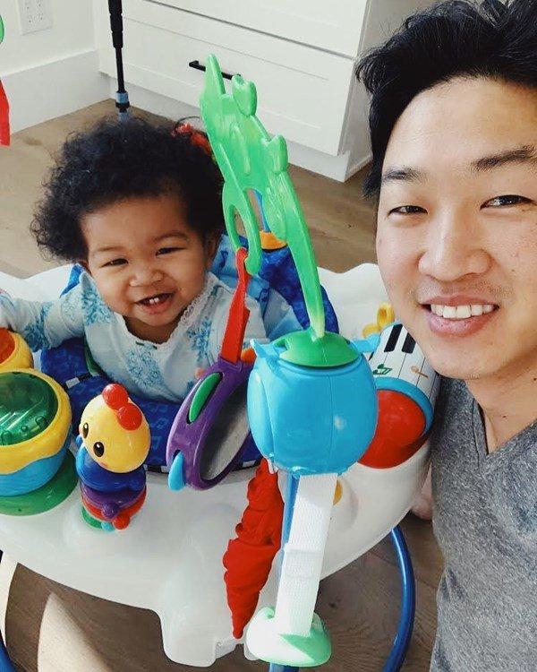 Cô gái gốc Phi 2 đời chồng, 4 con riêng lấy được trai tân, cưới xong kiếm 33 triệu/ngày-6