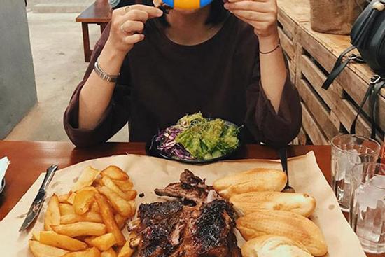 'Vỗ béo' cho bạn gái mỗi tháng tăng 2kg rồi bỏ không thương tiếc, chàng trai nhận 'tảng gạch đá' vì lý do chia tay