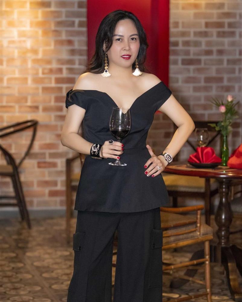 Ơn giời, nữ hoàng mặc xấu Phượng Chanel cuối cùng cũng có một bộ cánh xuất sắc sau nhiều pha lên đồ thảm họa-3