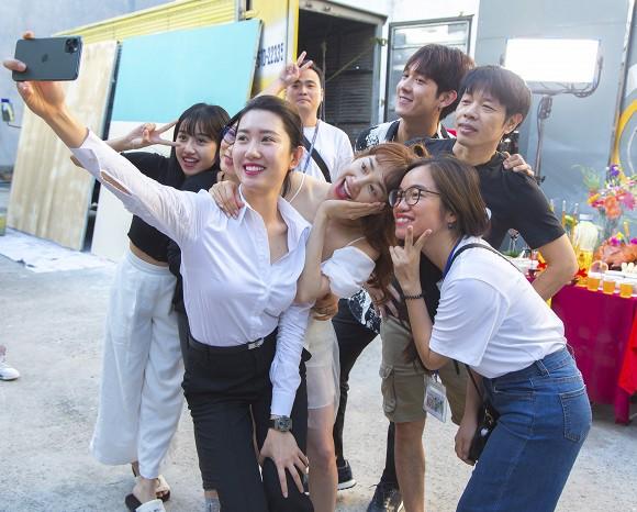 Nhã Phương mất điểm nhan sắc vì thân hình gầy gò, đầu gối củ lạc-4