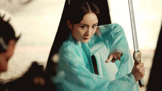 Vì sao Dương Mịch chỉ mất vài phút đã át vía người đẹp Tân Cương Địch Lệ Nhiệt Ba?-4