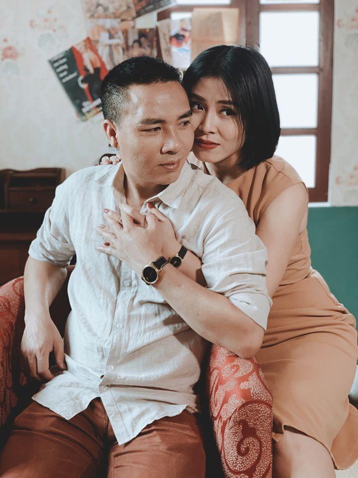 Tròn 2 năm ngày lừa nhau chui đầu vào rọ, MC Hoàng Linh tung loạt ảnh cực nóng bên chồng-3