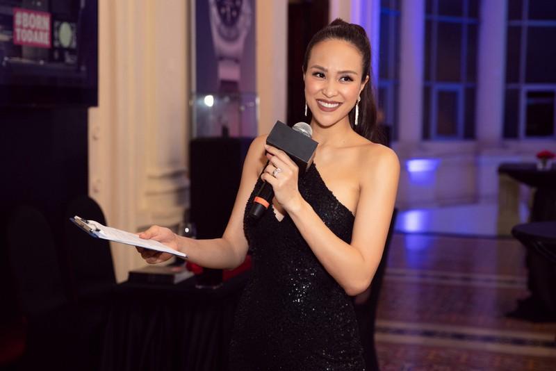 Sinh con được 3 tháng, MC Phương Mai múa cột với tạo dáng khiến mẹ bỉm sữa chóng mặt-9