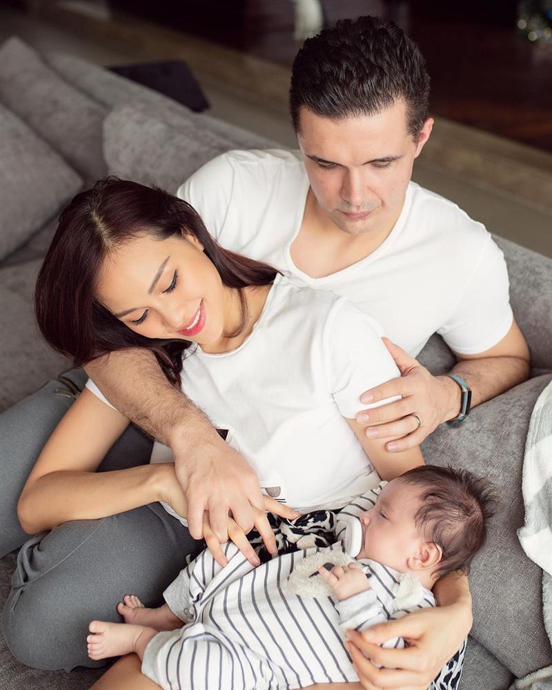 Sinh con được 3 tháng, MC Phương Mai múa cột với tạo dáng khiến mẹ bỉm sữa chóng mặt-6