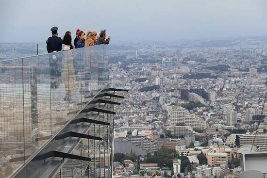 Ngắm toàn cảnh thành phố Tokyo từ đài quan sát trên cao